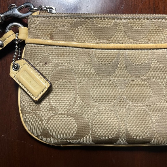 Coach wristlet - Picture 3 of 4